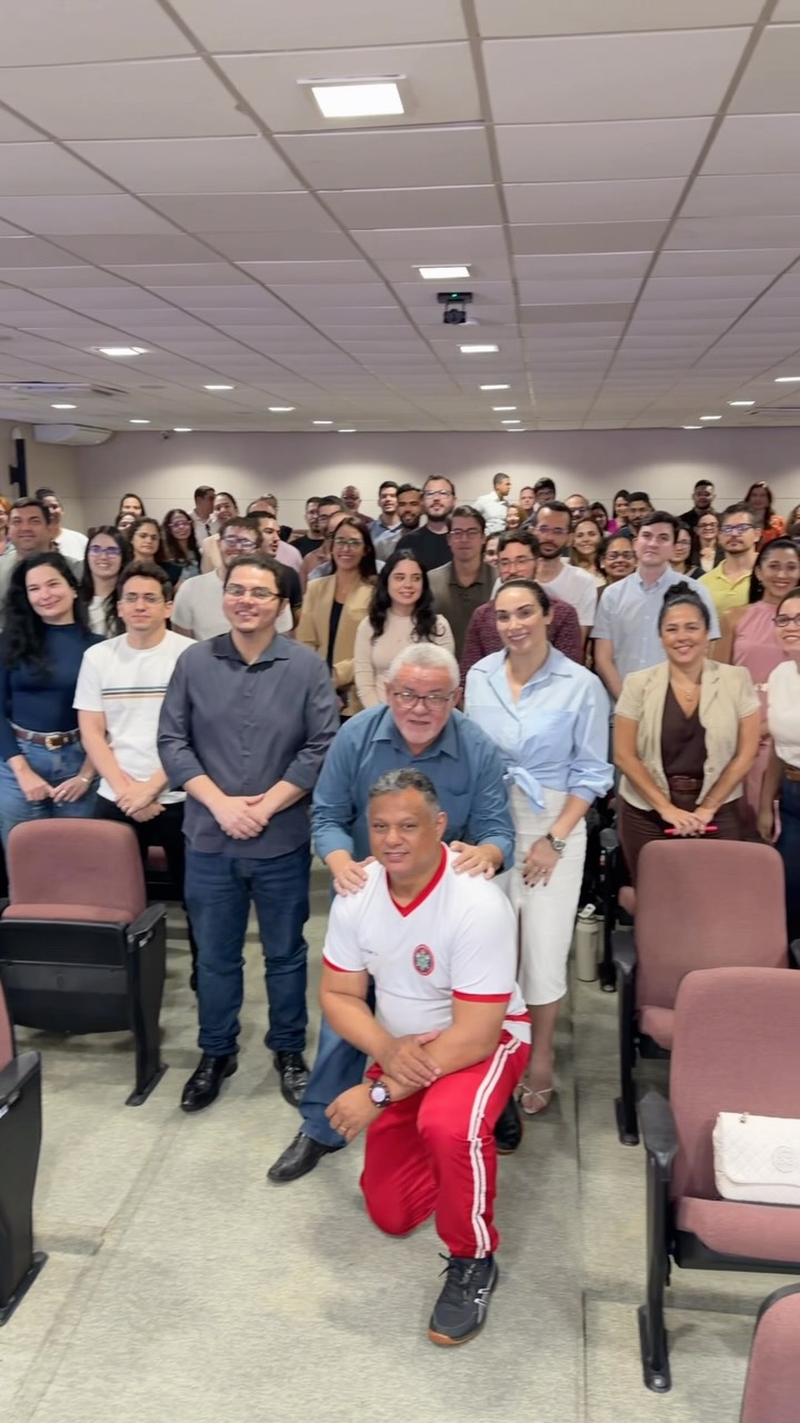 CADA VIDA IMPORTA 🎗️ – O tenente-coronel do Corpo de Bombeiros Militar do Ceará (CBMCE), Edir Paixão – referência em saúde pública, prevenção ao suicídio e apoio biopsicossocial – participou, na tarde de hoje, do curso de formação aos novos Oficiais de Justiça e Analistas Judiciários do TJCE, realizado na Esmec, quando falou sobre saúde mental, relações de trabalho e prevenção do suicídio. 

💬 “Nós estamos no Setembro Amarelo e eu gostaria de dizer que a sua vida é importante. Se precisar, peça ajuda. E lembre-se: se você é um profissional que é convidado a falar sobre essa temática tão importante, que você possa estudar e se orientar nos materiais mais atualizados para que a tua fala seja de conexão, uma fala com base científica e responsável, porque cada vida importa”, destacou. 

📱 Centro de Valorização da Vida (CVV) – 188

#SindojusCE