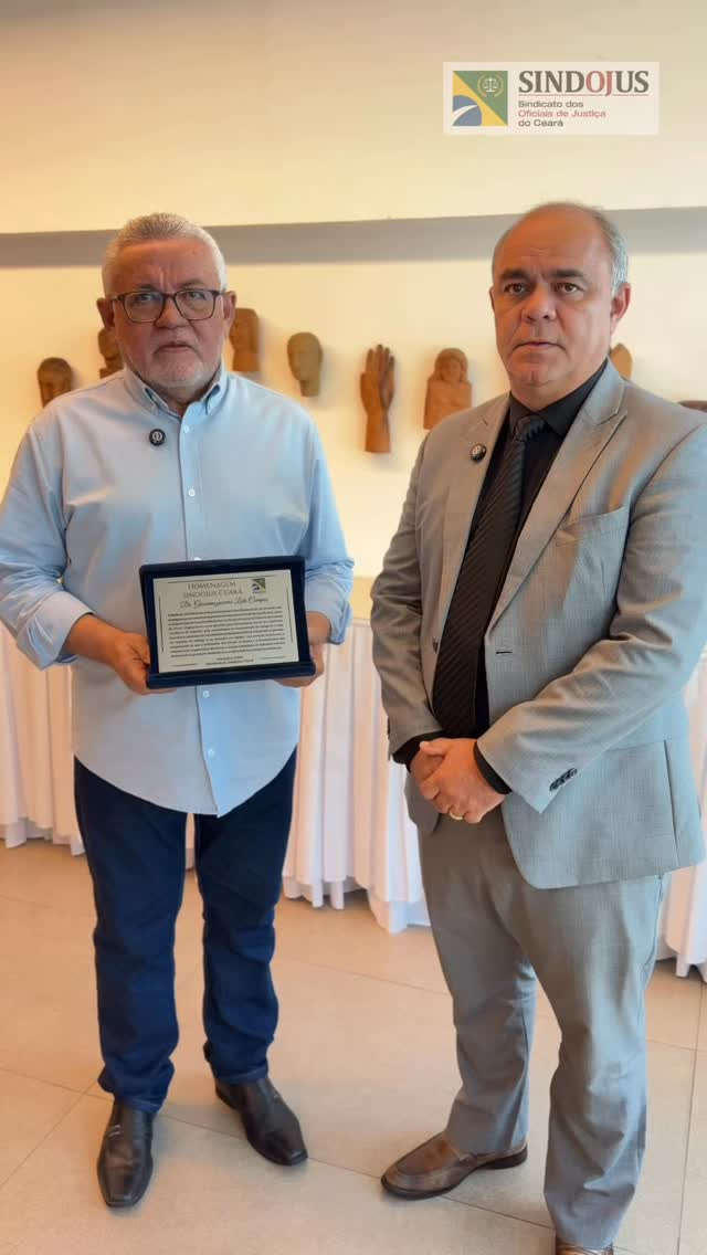 Durante reunião com oficiais e oficialas de Justiça da região do Cariri, realizada na última sexta-feira (18), em Juazeiro do Norte, a diretoria do Sindojus prestou uma justa homenagem ao juiz Giacumuzaccara Leite Campos, supervisor da Central de Mandados Judiciais (Ceman) da comarca de Juazeiro do Norte, como forma de reconhecimento à valorosa contribuição, apoio e compromisso com os oficiais e oficialas daquela comarca. O magistrado expressou a sua alegria em receber a homenagem e acrescentou que este gesto fortalece o elo já existente no Judiciário, em todos os seus desdobramentos, em especial aquele que a categoria bem executa. 

📽️ Assista ao vídeo na íntegra!

#SindojusCE