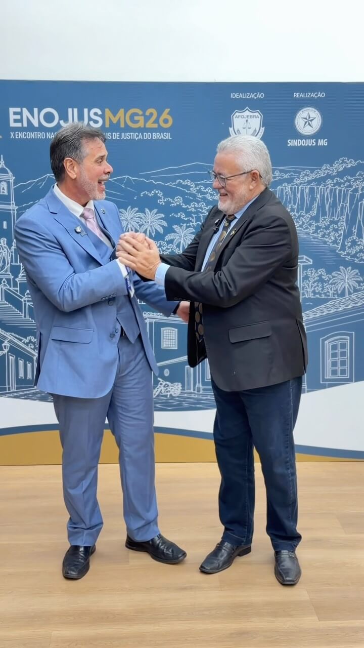 Após o sucesso da décima edição do Encontro Nacional dos Oficiais de Justiça (Enojus), realizado entre os dias 23 e 25 de setembro em Belo Horizonte, Minas Gerais, a categoria já volta os olhos para o próximo encontro nacional. O Ceará recebeu oficialmente o bastão para sediar o XI Enojus em novembro de 2027, em Fortaleza, em um evento que promete marcar a história da categoria pela grandiosidade, organização e tradicional hospitalidade do povo cearense.

Lideranças nacionais e estaduais manifestaram apoio e entusiasmo com a escolha do Ceará como sede. Marco Albuquerque, presidente do Sindojus Pernambuco, exaltou a competência da diretoria cearense e convocou os colegas pernambucanos e pernambucanas a formarem uma grande delegação para “invadir o Ceará em 2027”.

📽️ Assista ao vídeo na íntegra!

#encontronacional #OficiaisdeJustiça #EnojusCE27 #SindojusCE
