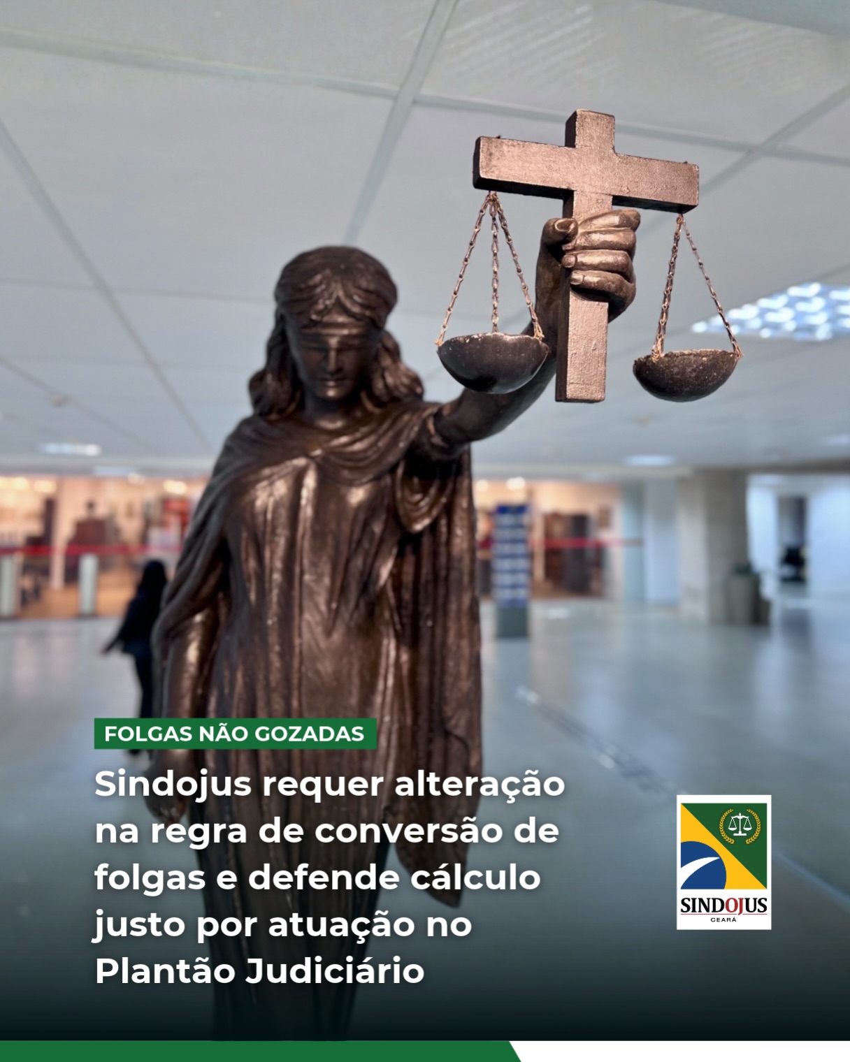 Mesmo fora do expediente normal, o TJCE garante ao cidadão a continuidade de seus serviços, por meio do Plantão Judiciário. Trata-se de um serviço oferecido aos fins de semana, feriados, pontos facultativos, recesso e no período da noite em dias úteis, assegurando uma prestação jurisdicional ininterrupta. Para oficiais e oficialas de Justiça, significa uma disponibilidade fora do horário de expediente, com o cumprimento de mandados urgentes, deslocamentos, medidas protetivas, ordens de liberdade ou restrição de liberdade, diligências sensíveis e demais providências que não podem aguardar o expediente do dia seguinte.

Em Fortaleza, há atuação de Oficiais de Justiça em plantões no período noturno, inclusive, no intervalo das 18h às 21h, além dos plantões realizados aos fins de semana e feriados. A mesma lógica de trabalho extraordinário, aos fins de semana e feriados, verifica-se nos Núcleos Regionais de Custódia e Garantias, em que servidores e servidoras são escalados para garantir a efetividade das decisões urgentes fora da jornada ordinária.

O problema é que o critério atual produz aos servidores duas reduções simultâneas. A primeira oriunda da utilização exclusiva do vencimento-base, desconsiderando as vantagens permanentes de natureza remuneratória que integram a contraprestação mensal ordinária do servidor e da servidora. A segunda resulta da equivalência de 1/30 para cada dois dias de folga, de modo que o saldo de descanso reconhecido pela administração é convertido financeiramente pela metade.

O plantão em fim de semana e feriado é trabalho extraordinário prestado em dia de repouso. Pelo regramento atual do TJCE, esse dia é convertido em 1/30 do vencimento-base, valor inferior ao de um dia normal, quando o art. 7º, XV e XVI da Constituição Federal estabelece o percentual de 150%. A fórmula vigente, portanto, converte um direito integral em compensação financeira parcial. 

🔗 Leia a matéria completa no site (link na bio).

#diretoriaemação #emdefesadosOficiaisdeJustiça #SindojusCE