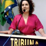 Oficiala de Justiça Carla Barreto recebe o título de cidadã beberibense