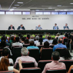 Desembargador Abelardo Benevides dá posse a novos servidores do TJCE